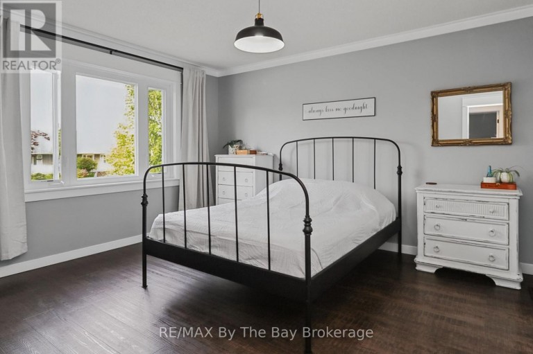 2 RED OAK DRIVE, Wasaga Beach, Ontario, L9Z1J5