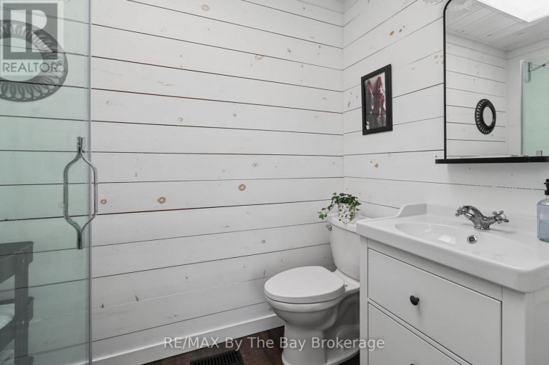 2 RED OAK DRIVE, Wasaga Beach, Ontario, L9Z1J5