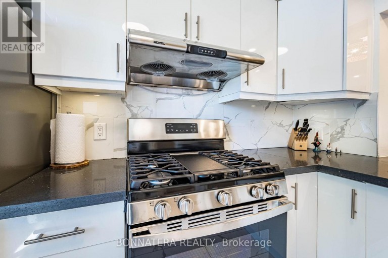 2097 MARINE DRIVE, Oakville (BR Bronte), Ontario, L6L1B8