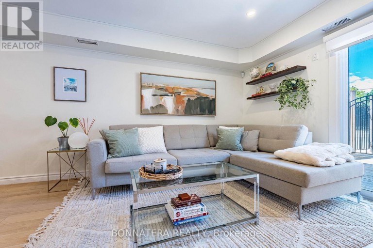 2097 MARINE DRIVE, Oakville (BR Bronte), Ontario, L6L1B8