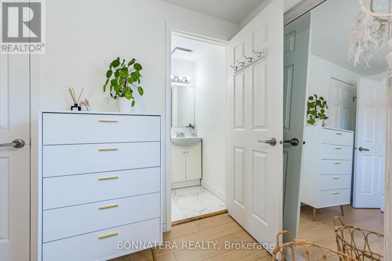 2097 MARINE DRIVE, Oakville (BR Bronte), Ontario, L6L1B8