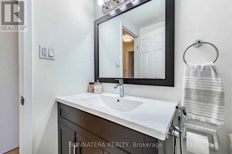 2097 MARINE DRIVE, Oakville (BR Bronte), Ontario, L6L1B8