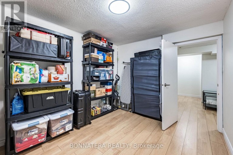 2097 MARINE DRIVE, Oakville (BR Bronte), Ontario, L6L1B8