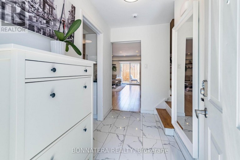 2097 MARINE DRIVE, Oakville (BR Bronte), Ontario, L6L1B8