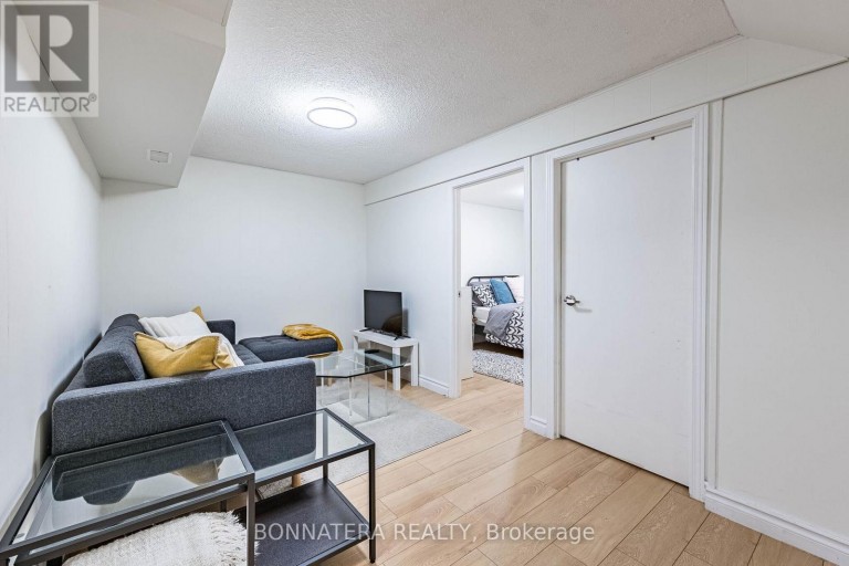 2097 MARINE DRIVE, Oakville (BR Bronte), Ontario, L6L1B8