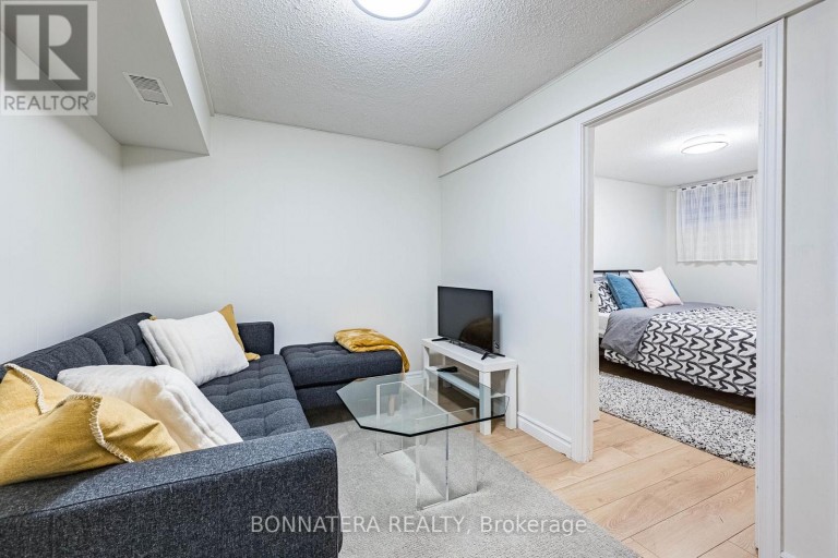 2097 MARINE DRIVE, Oakville (BR Bronte), Ontario, L6L1B8