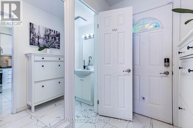 2097 MARINE DRIVE, Oakville (BR Bronte), Ontario, L6L1B8