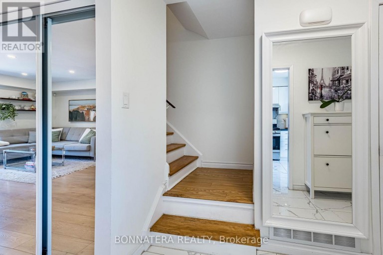 2097 MARINE DRIVE, Oakville (BR Bronte), Ontario, L6L1B8