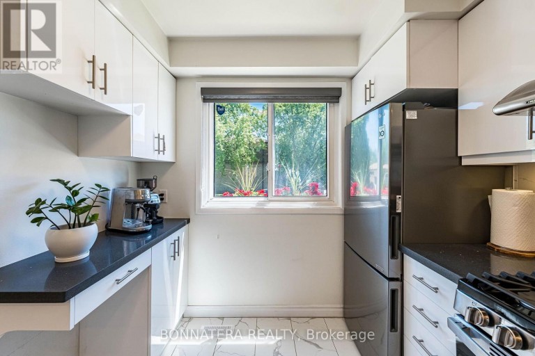 2097 MARINE DRIVE, Oakville (BR Bronte), Ontario, L6L1B8
