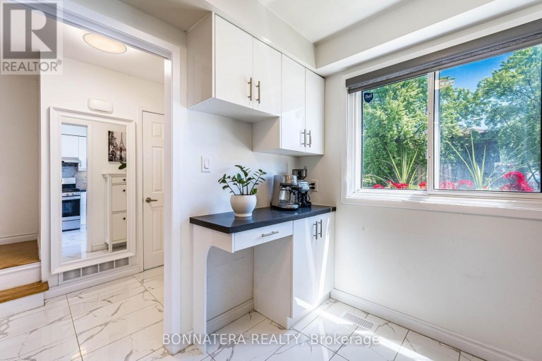 2097 MARINE DRIVE, Oakville (BR Bronte), Ontario, L6L1B8