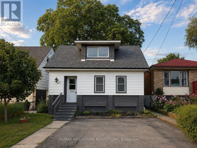 227 EAST 23RD STREET, Hamilton (Eastmount), Ontario, L8V2X2