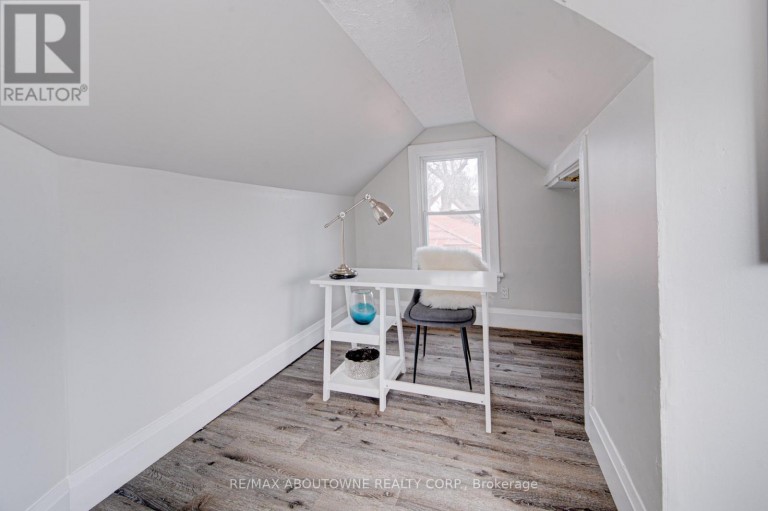 227 EAST 23RD STREET, Hamilton (Eastmount), Ontario, L8V2X2