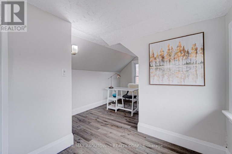227 EAST 23RD STREET, Hamilton (Eastmount), Ontario, L8V2X2