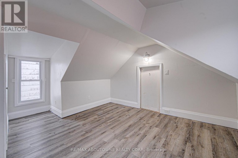 227 EAST 23RD STREET, Hamilton (Eastmount), Ontario, L8V2X2