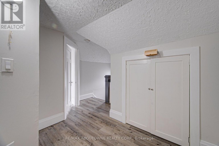 227 EAST 23RD STREET, Hamilton (Eastmount), Ontario, L8V2X2