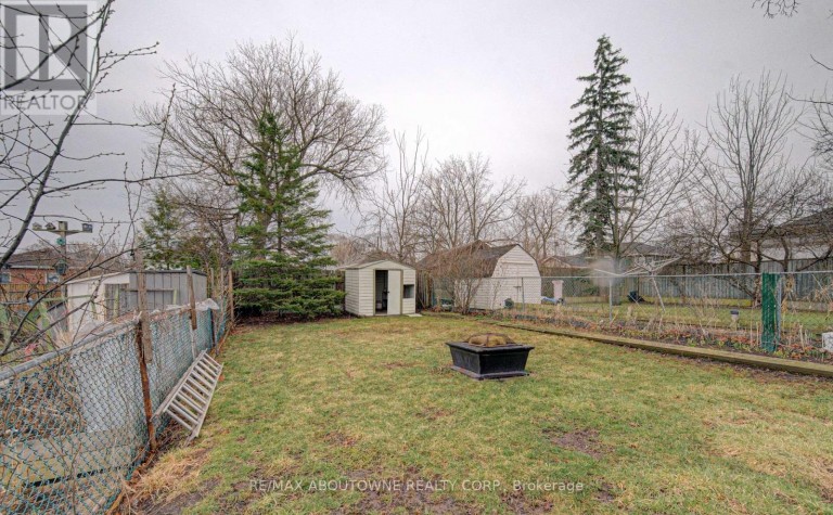 227 EAST 23RD STREET, Hamilton (Eastmount), Ontario, L8V2X2