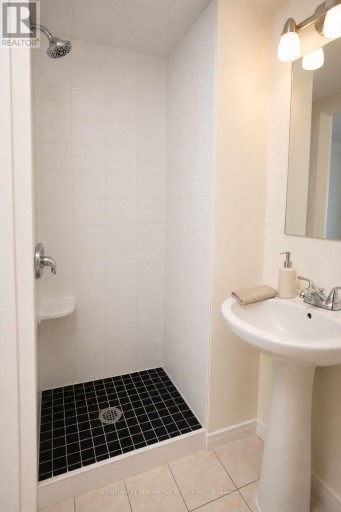 101 HEALE AVENUE, Toronto (Birchcliffe-Cliffside), Ontario, M1N3X9