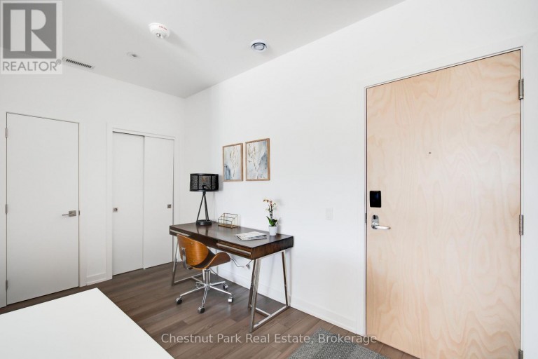 404 - 120 CARRICK TRAIL, Gravenhurst (Muskoka (S)), Ontario, P0P0A2
