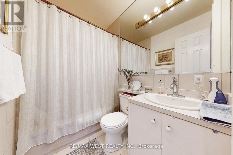 52 HEYDON PARK ROAD, Toronto (Little Portugal), Ontario, M6J2C8