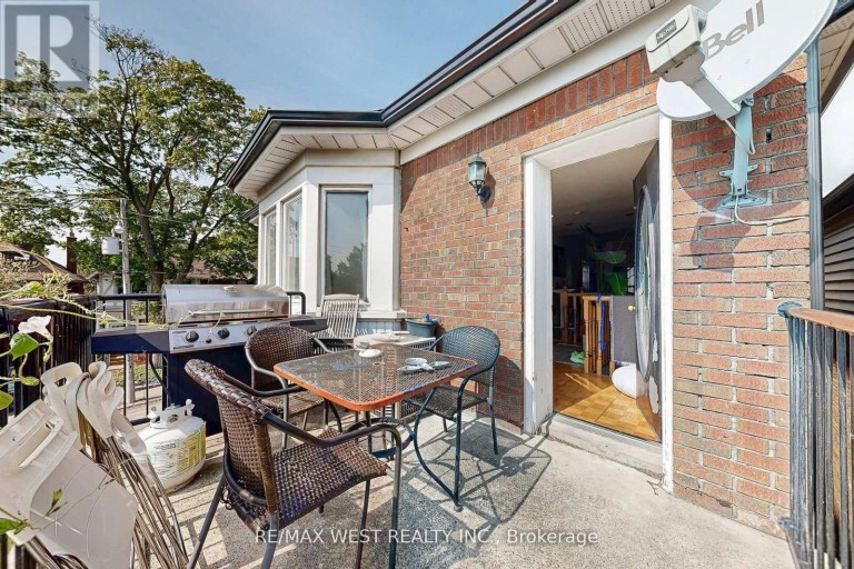 52 HEYDON PARK ROAD, Toronto (Little Portugal), Ontario, M6J2C8