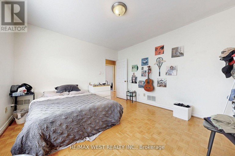 52 HEYDON PARK ROAD, Toronto (Little Portugal), Ontario, M6J2C8