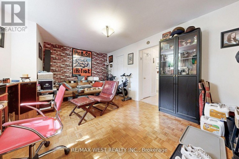 52 HEYDON PARK ROAD, Toronto (Little Portugal), Ontario, M6J2C8
