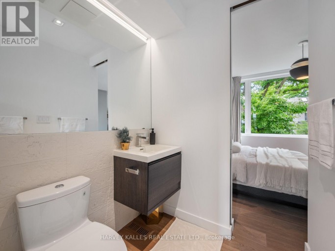 75 ARDWOLD GATE, Toronto (Casa Loma), Ontario, M5R2W1