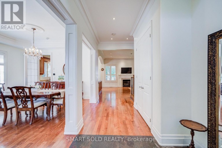 6 BRILL CRESCENT, Toronto (Newtonbrook West), Ontario, M2R2X3