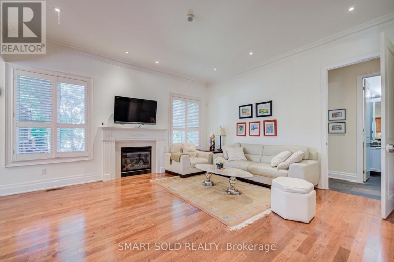 6 BRILL CRESCENT, Toronto (Newtonbrook West), Ontario, M2R2X3