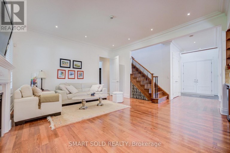 6 BRILL CRESCENT, Toronto (Newtonbrook West), Ontario, M2R2X3