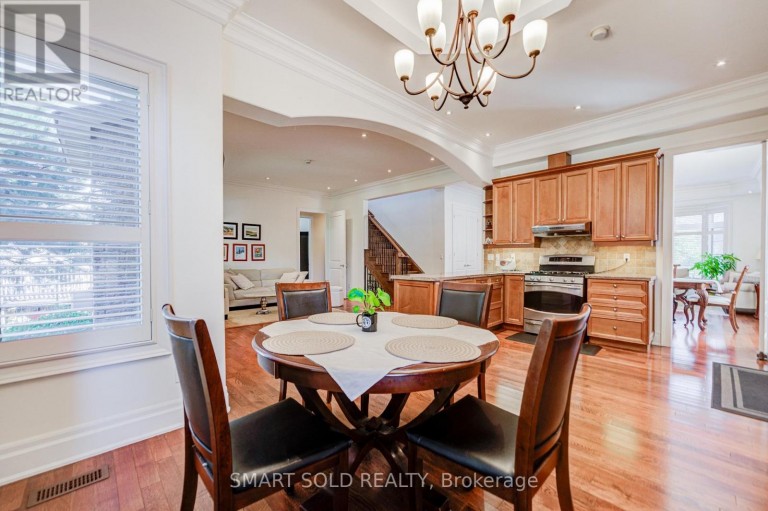 6 BRILL CRESCENT, Toronto (Newtonbrook West), Ontario, M2R2X3