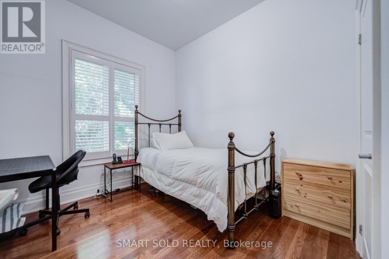 6 BRILL CRESCENT, Toronto (Newtonbrook West), Ontario, M2R2X3