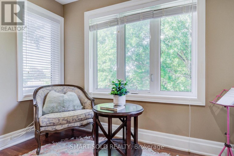 6 BRILL CRESCENT, Toronto (Newtonbrook West), Ontario, M2R2X3