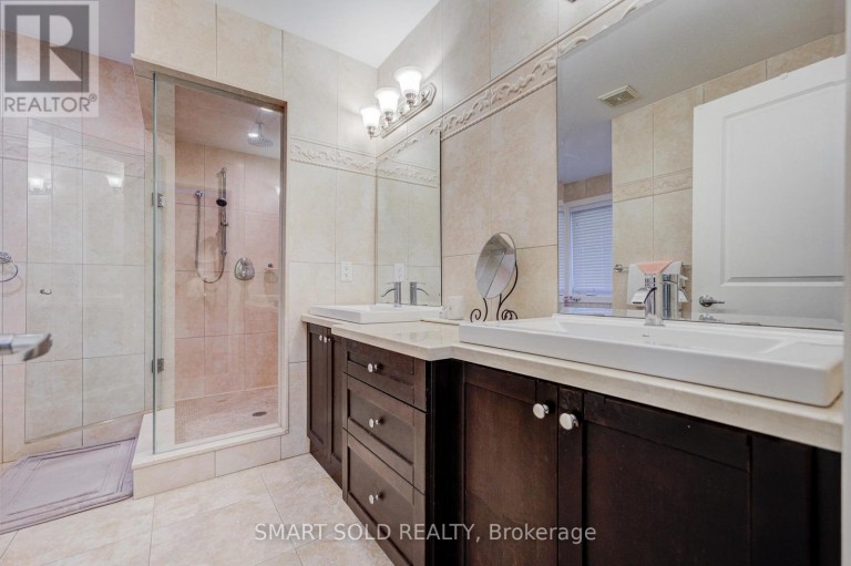 6 BRILL CRESCENT, Toronto (Newtonbrook West), Ontario, M2R2X3