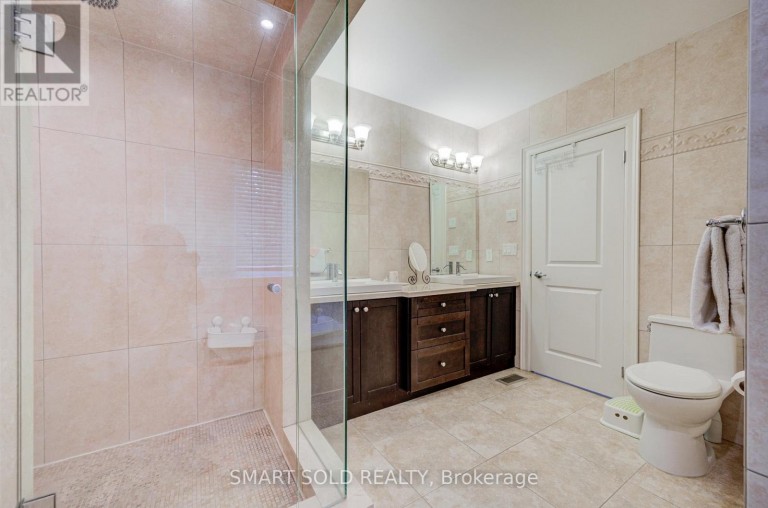 6 BRILL CRESCENT, Toronto (Newtonbrook West), Ontario, M2R2X3