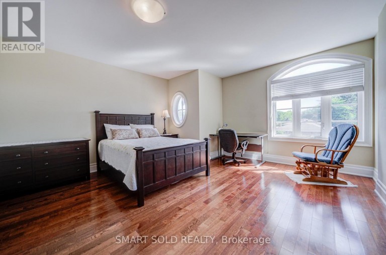 6 BRILL CRESCENT, Toronto (Newtonbrook West), Ontario, M2R2X3
