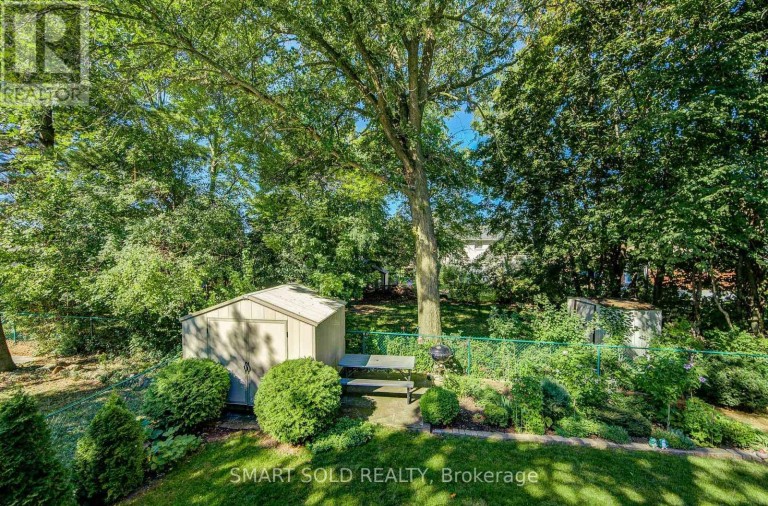 6 BRILL CRESCENT, Toronto (Newtonbrook West), Ontario, M2R2X3