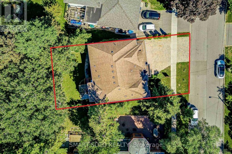 6 BRILL CRESCENT, Toronto (Newtonbrook West), Ontario, M2R2X3