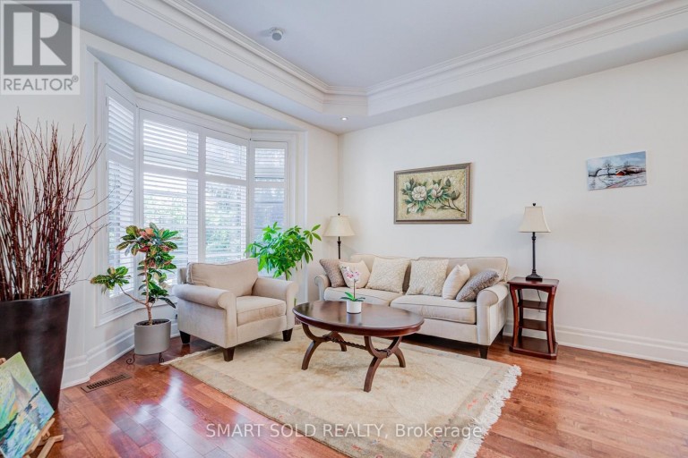 6 BRILL CRESCENT, Toronto (Newtonbrook West), Ontario, M2R2X3