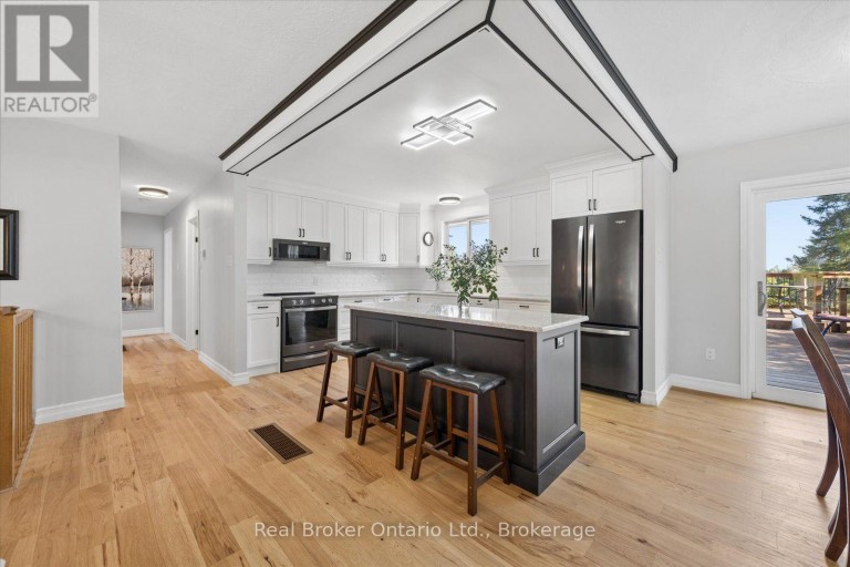 210 PATRICIA CRESCENT, Selwyn, Ontario, K9J6X3
