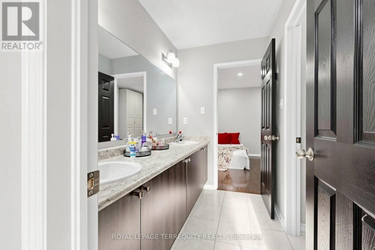 2549 SNOW KNIGHT DRIVE, Oshawa (Windfields), Ontario, L1L0K2