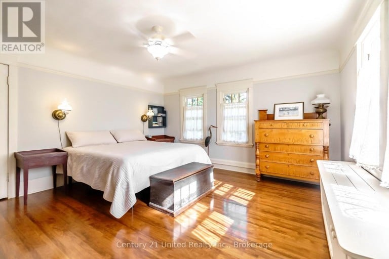 408 BELMONT AVENUE, Peterborough (Town Ward 3), Ontario, K9H4S7