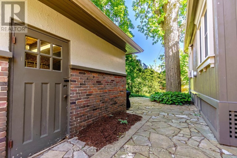 408 BELMONT AVENUE, Peterborough (Town Ward 3), Ontario, K9H4S7
