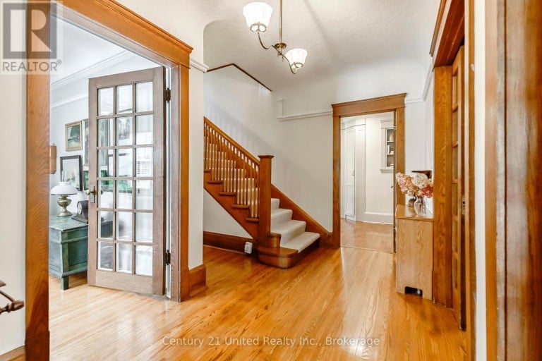 408 BELMONT AVENUE, Peterborough (Town Ward 3), Ontario, K9H4S7