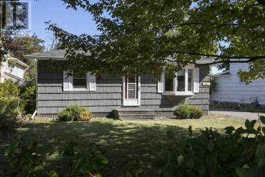 552 Lake ST Sault Ste. Marie Ontario photo 2