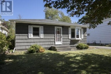 552 Lake ST Sault Ste. Marie Ontario photo 3