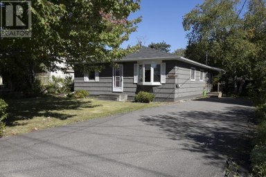 552 Lake ST Sault Ste. Marie Ontario photo 4