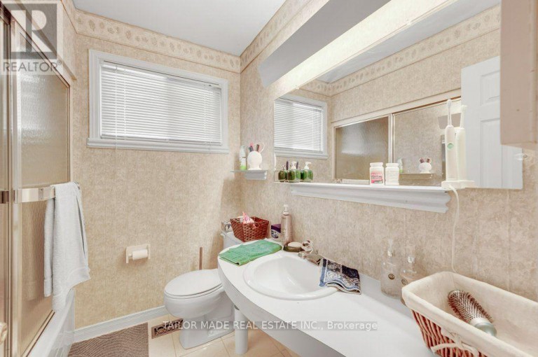 22 GREYSTONE CRESCENT, Brampton (Brampton South), Ontario, L6Y2B3