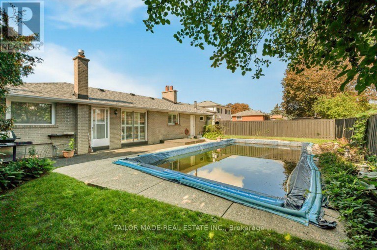 22 GREYSTONE CRESCENT, Brampton (Brampton South), Ontario, L6Y2B3