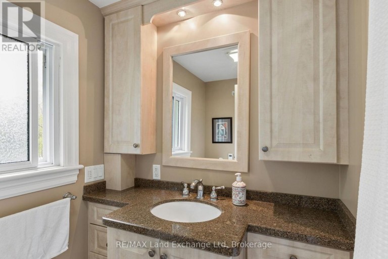 836 VICTORIA STREET, Midland, Ontario, L4R1B6